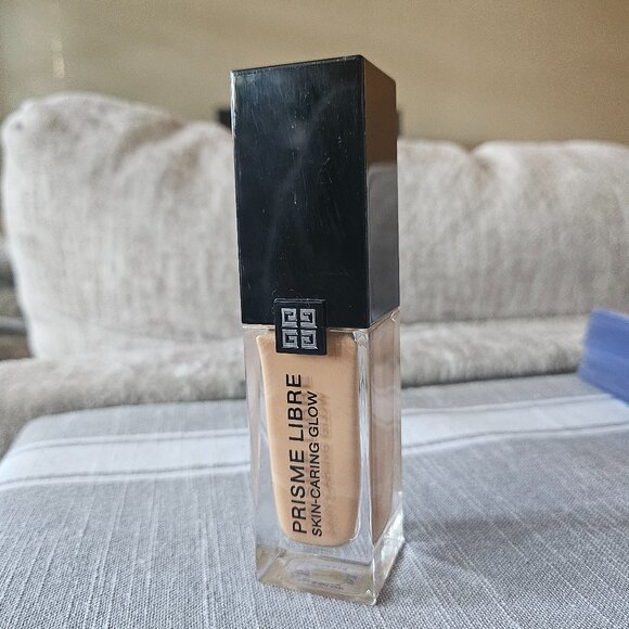 Givenchy Prism Libre Glow Foundation - Picture 1 of 3
